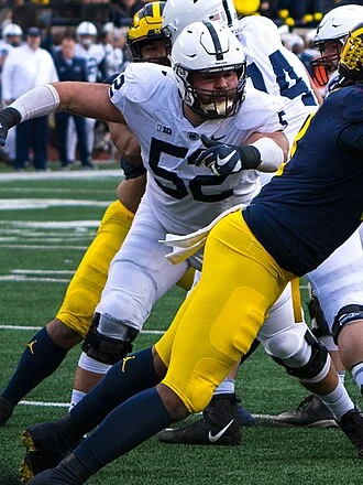 Ryan Bates height profile photo