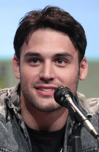 Ryan Guzman height profile photo
