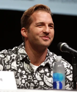 Ryan Hansen height profile photo