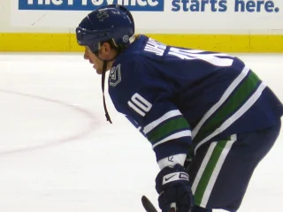 Ryan Johnson (ice hockey, born 1976) height profile photo