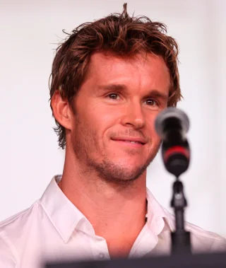 Ryan Kwanten height profile photo