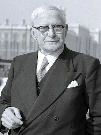 S. O. Davies height profile photo