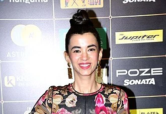 Saba Azad height profile photo
