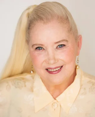 Sally Kirkland height profile photo