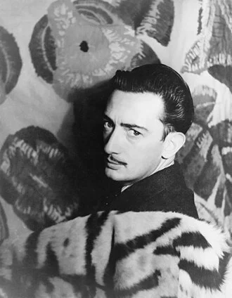 Salvador Dalí height profile photo
