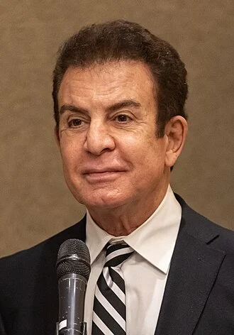 Salvador Nasralla height profile photo