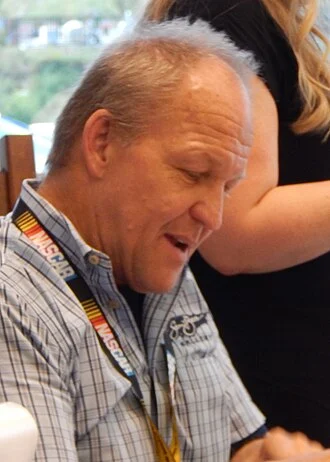 Sam Bass (artist) height profile photo