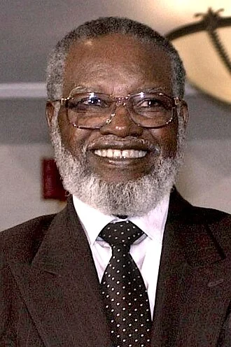 Sam Nujoma height profile photo