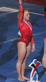 Samantha Peszek height profile photo