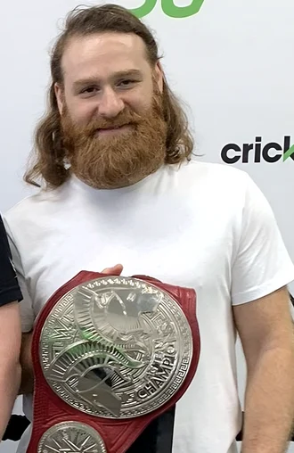 Sami Zayn height profile photo