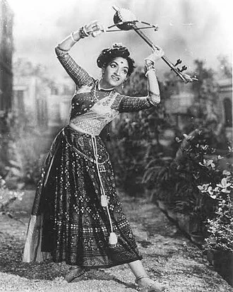 Sandhya Shantaram height profile photo