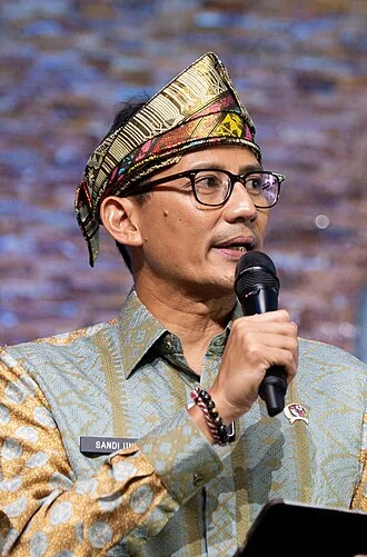 Sandiaga Uno height profile photo