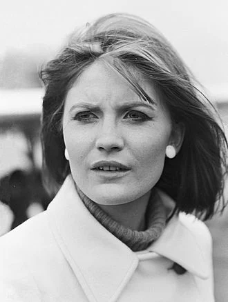 Sandie Shaw height profile photo