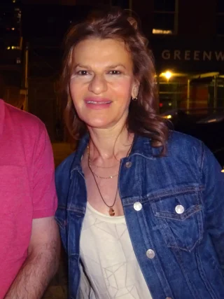 Sandra Bernhard height profile photo