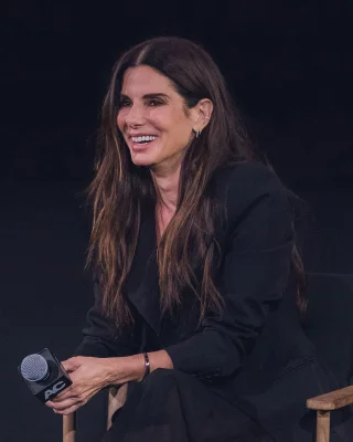 Sandra Bullock height profile photo