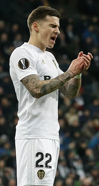 Santi Mina height profile photo