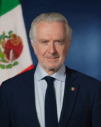 Santiago Creel height profile photo