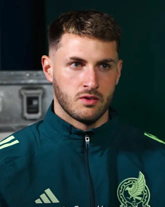 Santiago Giménez height profile photo