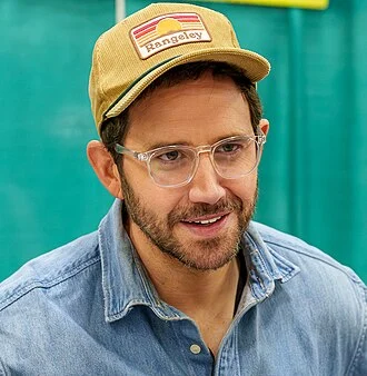 Santino Fontana height profile photo
