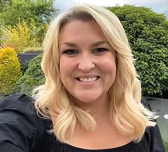 Sara Davies height profile photo