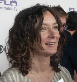 Sara Gilbert height profile photo