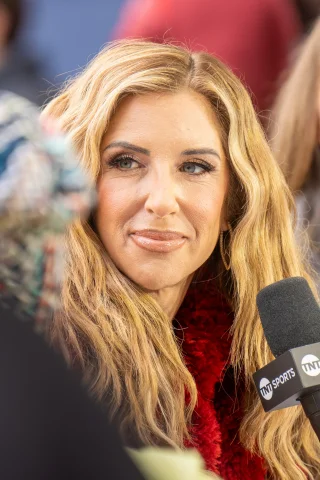 Sara Walsh height profile photo