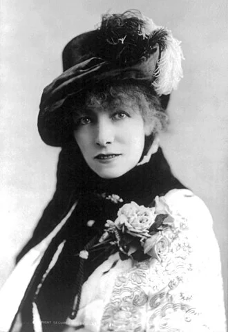 Sarah Bernhardt height profile photo