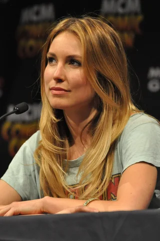 Sarah Carter height profile photo