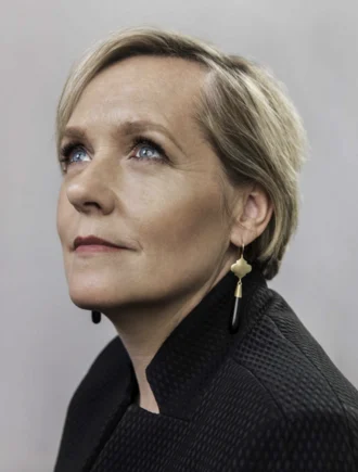 Sarah Ferguson (journalist) height profile photo