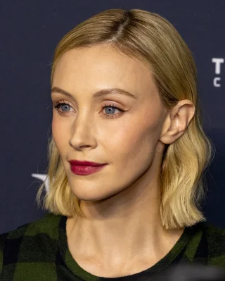 Sarah Gadon height profile photo