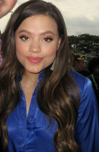 Sarah Jeffery height profile photo