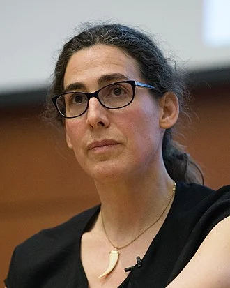 Sarah Koenig height profile photo
