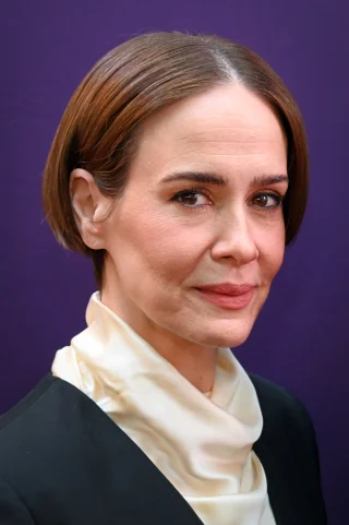 Sarah Paulson height profile photo