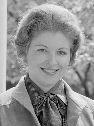 Sarah Weddington height profile photo