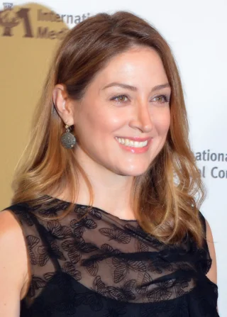 Sasha Alexander height profile photo