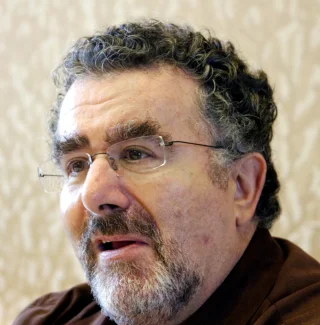 Saul Rubinek height profile photo