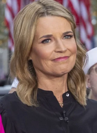 Savannah Guthrie height profile photo