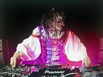 Savant (musician) height profile photo