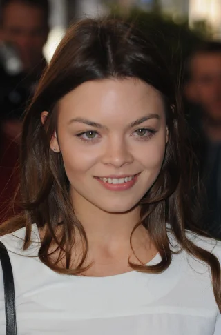 Scarlett Byrne height profile photo