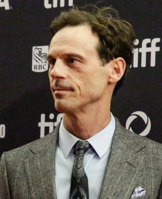 Scoot McNairy height profile photo