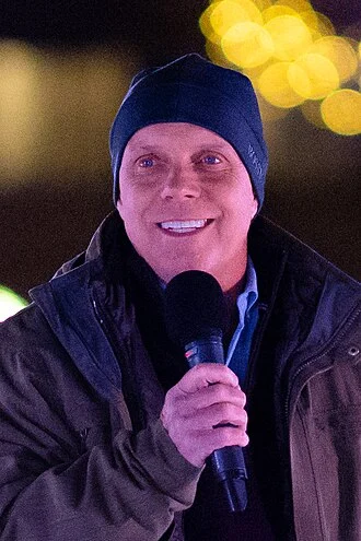 Scott Hamilton (figure skater) height profile photo