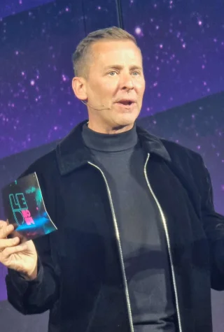 Scott Mills height profile photo