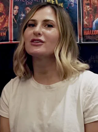 Scout Taylor-Compton height profile photo