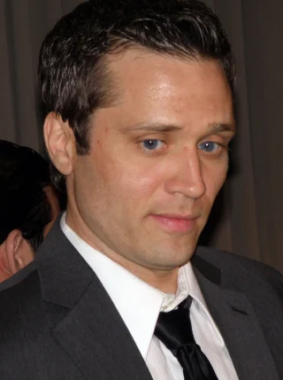 Seamus Dever height profile photo