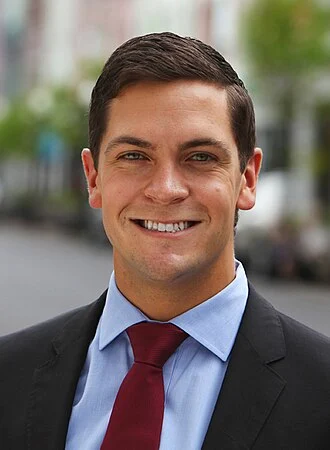Sean Eldridge height profile photo