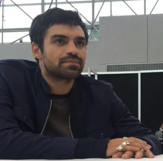 Sean Teale height profile photo
