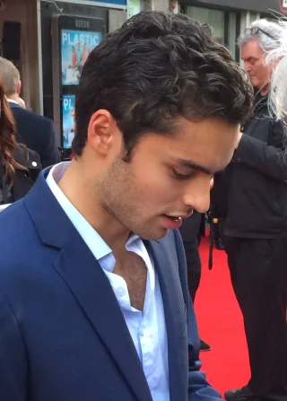 Sebastian de Souza height profile photo