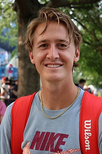 Sebastian Korda height profile photo