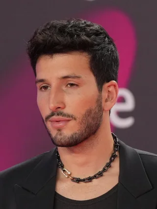 Sebastián Yatra height profile photo