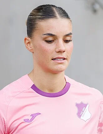 Selina Cerci height profile photo